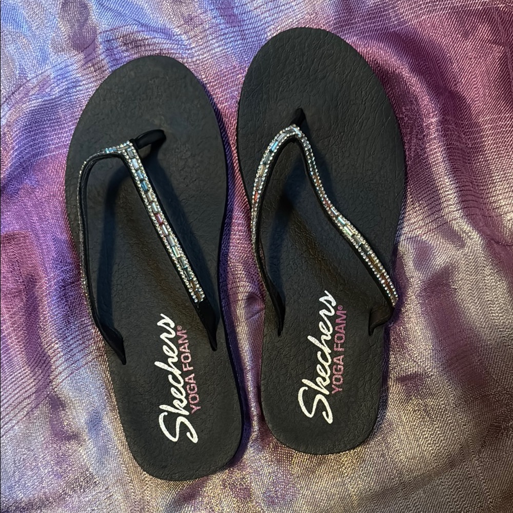 NWOT Skechers Women's Black Flip Flops with Rhinestone Detail